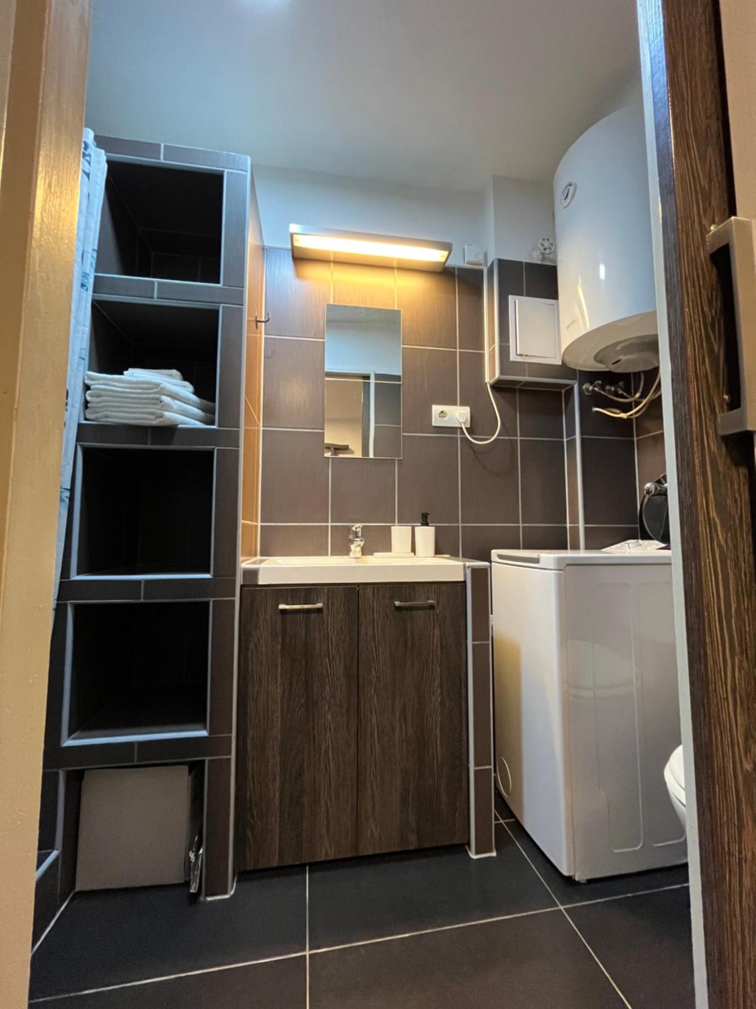 T 62 Apartment *